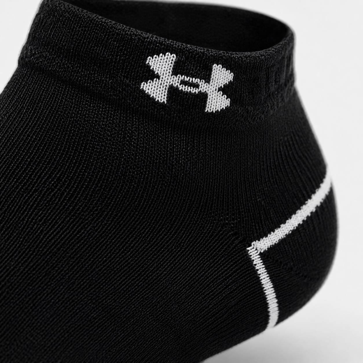 UNDER ARMOUR No-Show Athletic Socks – Cushioned Performance Ankle Socks for Gym & Casual Wear.